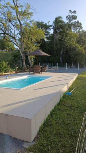 Casa com Piscina e Parquinho